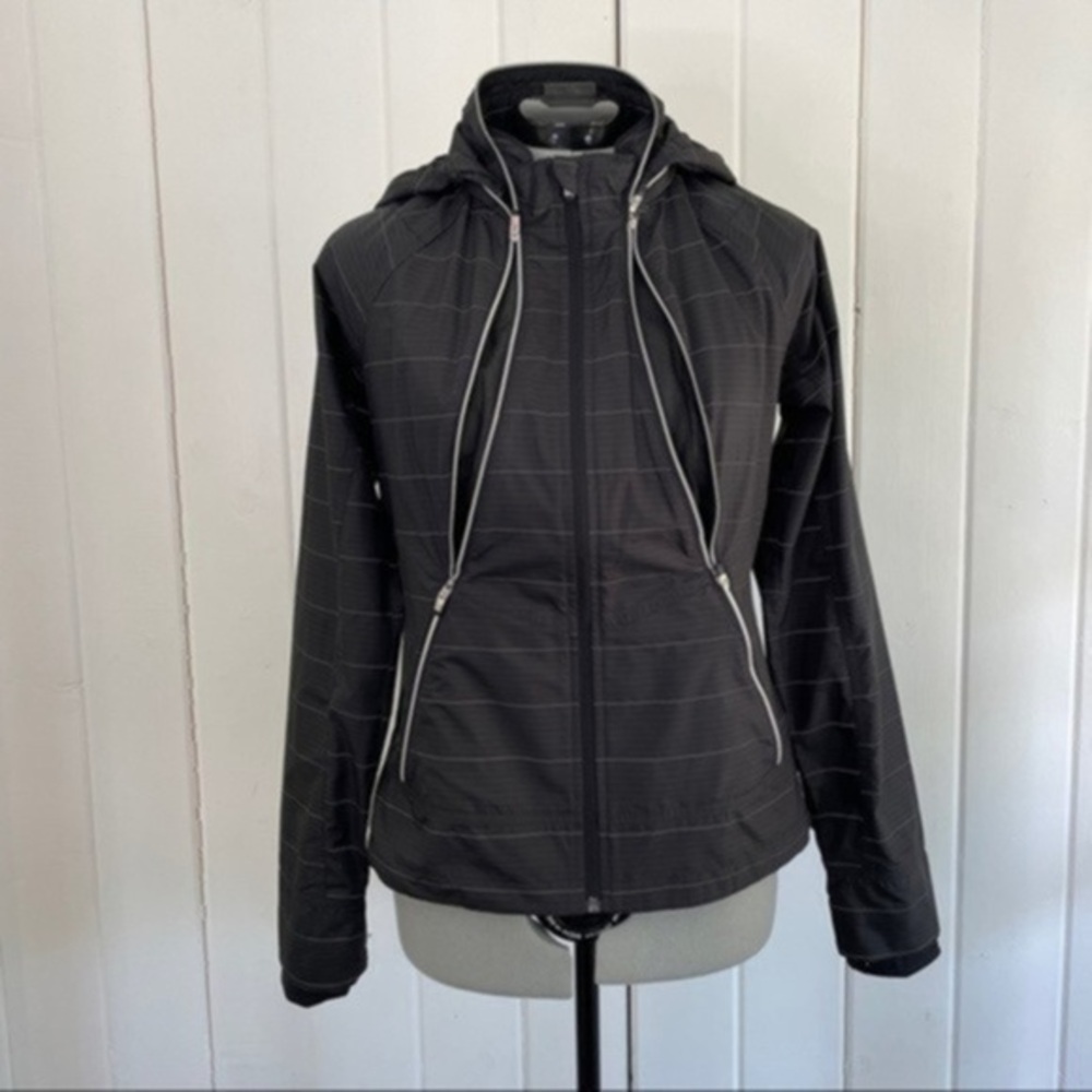 Athleta Run On Zip Front Black Windbreaker​​​​